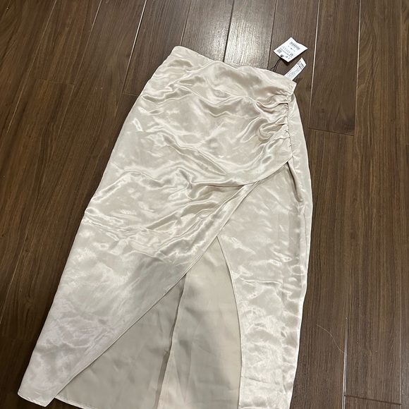 Zara satin effect cream skirt and corset top - Picture 9 of 9